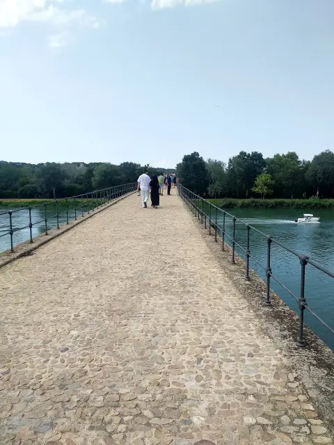 Avignon Loch Bridge Waterway Bank