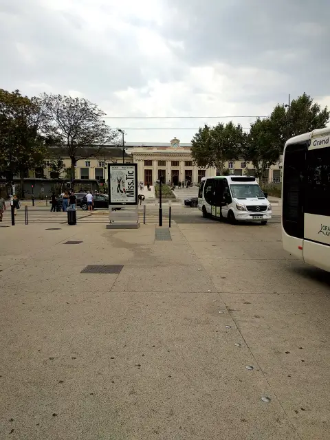 Avignon Minibus Space Bus Sidewalk