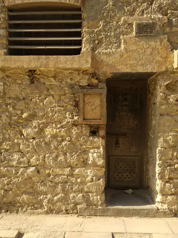 Cairo Carving Window Wall Brown