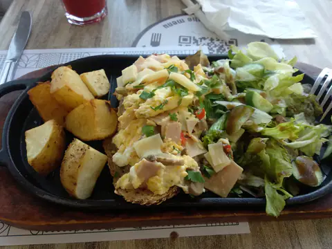 Cairo Chinese Chicken Salad Cap