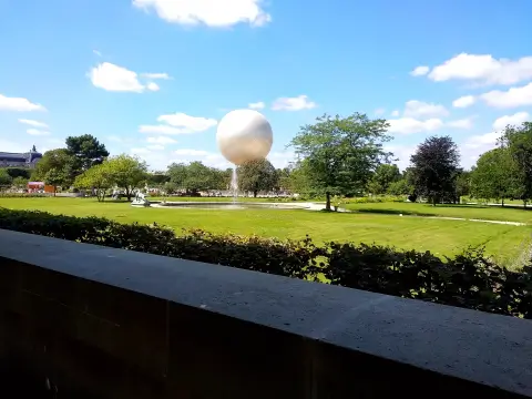 Paris Grass M 049 Daytime