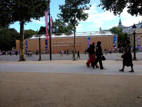 Paris Plaza M Space Pedestrian