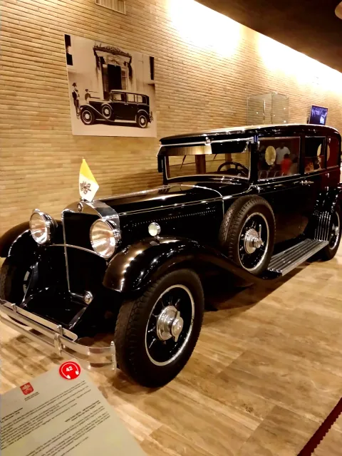 Roma Antique Car Suv Vintage