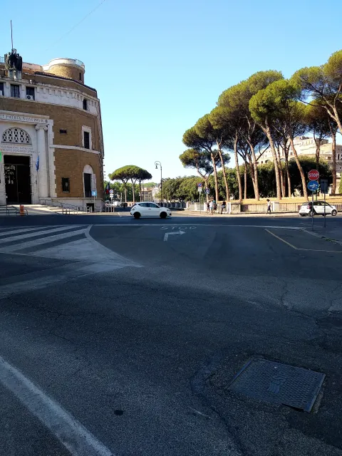 Roma Intersection Family Car Street