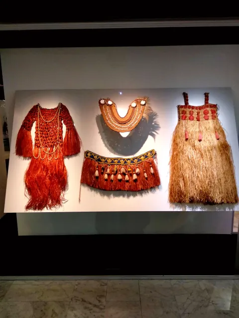 Roma Natural Material Exhibition Collection