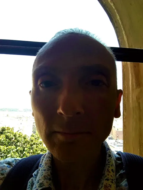 Roma Selfie Chin Cheek Lips