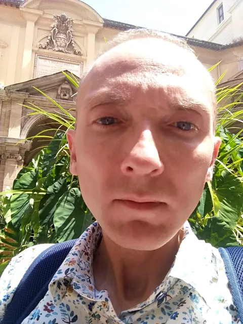 Roma Selfie Chin Temple Jaw