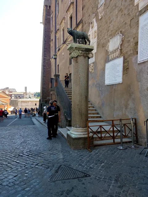 Roma Senatorial Palace Street Bronze