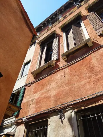 Venice Wall Brown Composite