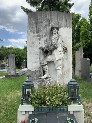 Cemetery Vienna 18